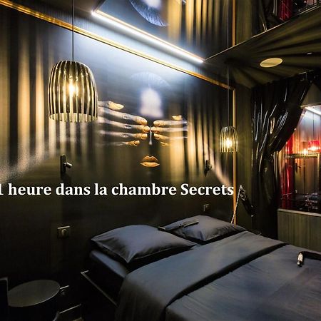 Love Hotel Avec Nuit Insolite Au Dandy Et Jacuzzi Privatise (Adults Only) Париж Екстериор снимка