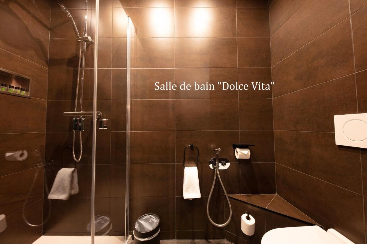 Love Hotel Avec Nuit Insolite Au Dandy Et Jacuzzi Privatise (Adults Only) Париж Екстериор снимка